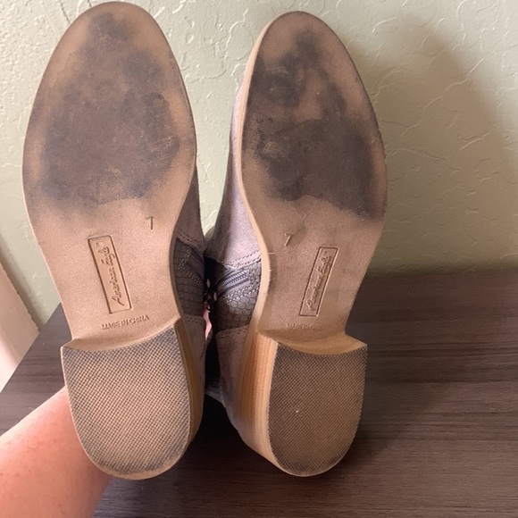 American Eagle Gray‎ Suede with Faux Snakeskin Trim Ankle Booties Size 7 - Picture 8 of 11